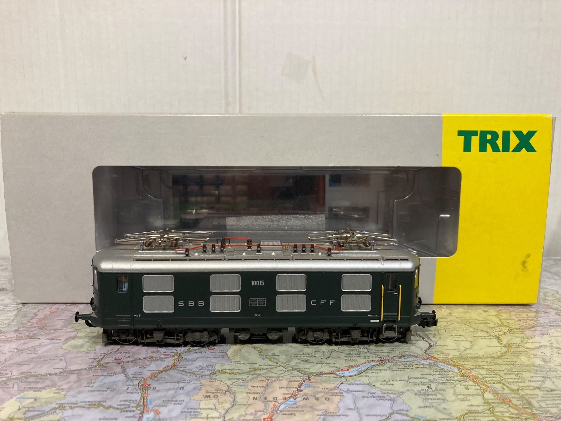 Trix Trains électriques: Schweizer Post Zug Herba mit Trix Re 4/4 I HO DCC – D'occasion à Jona par Bra-Aug 2