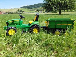 John Deer Traktor mit Anhänger