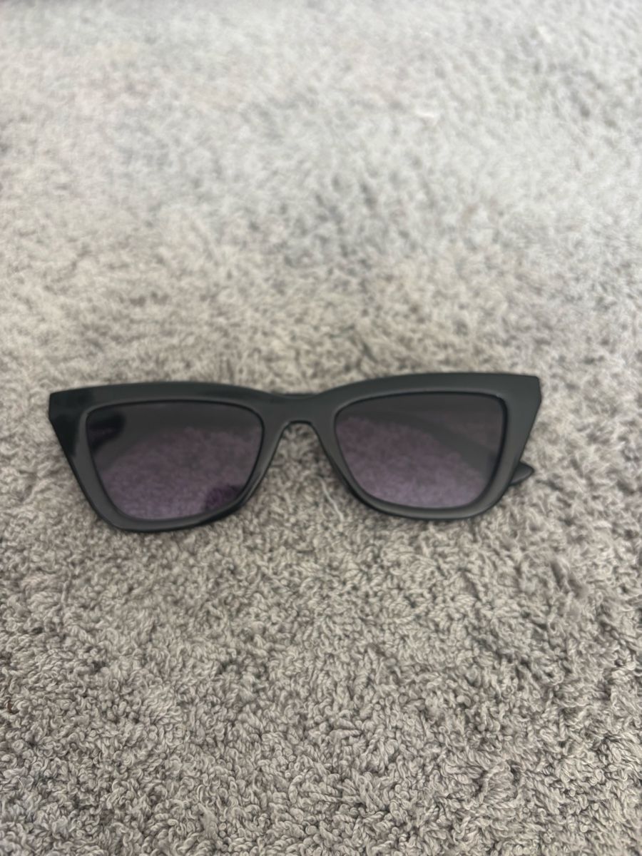 Lunettes & Verres: Sonnenbrille schwarz – D'occasion à Winterthur par van_8fsq