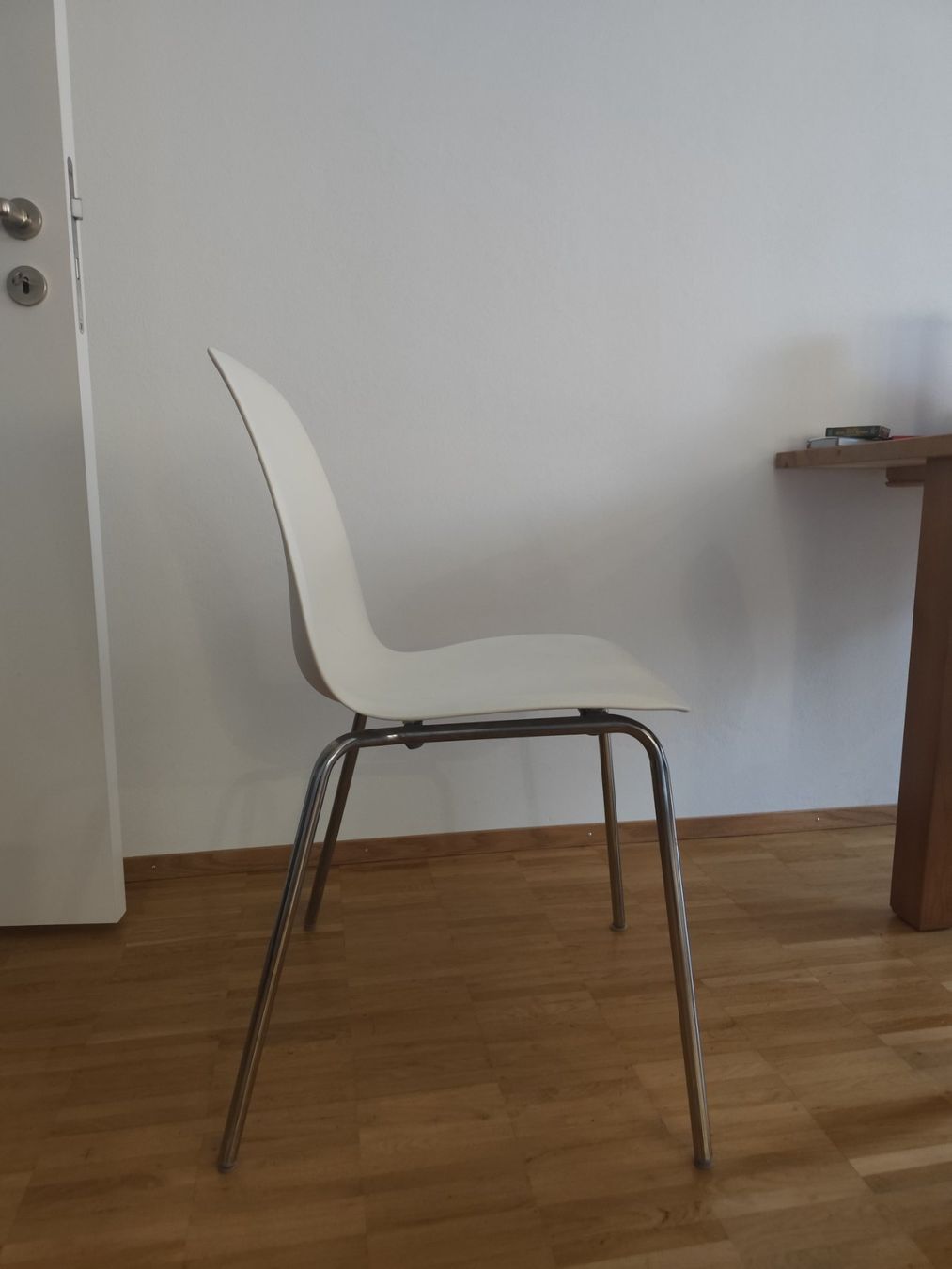 Ikea Stühle: Stapelstühle weiss Metallgestell 4 Stck – Gebraucht aus Zürich von Jana_F 1