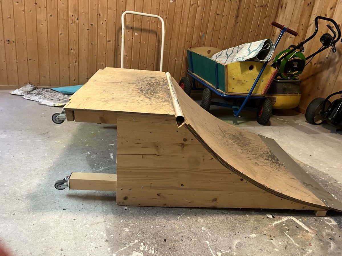 Altri accessori: Skate Ramp Holz mit Rollen, Eigenbau – Usato da Kriens venduto da Pilatus500 1