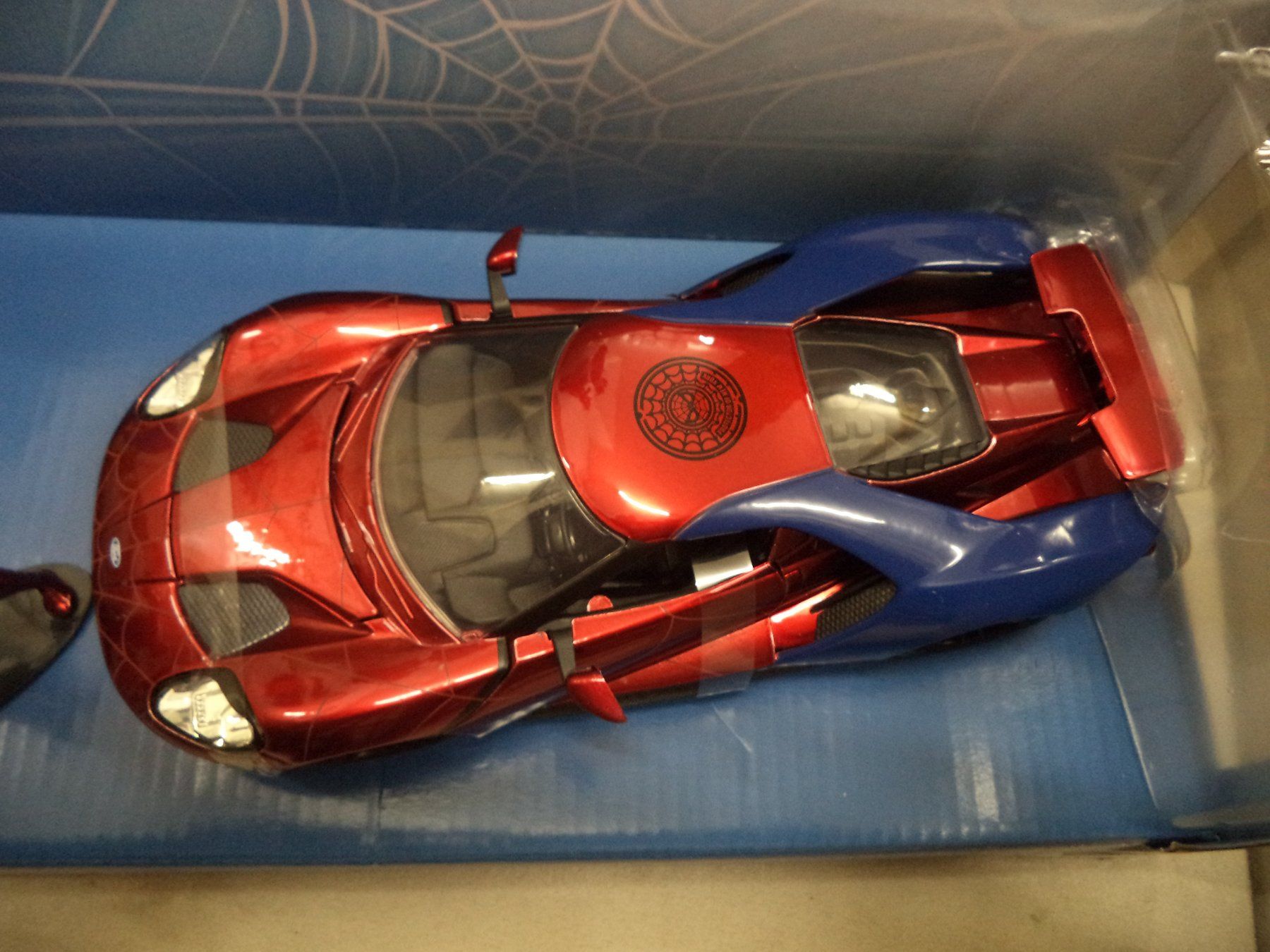 Ford Modellautos: SPIDER-MAN 6 2017 FORD GT mit Figur 1:24 – Neu und originalverpackt aus Rieden AG von Wirth03 3