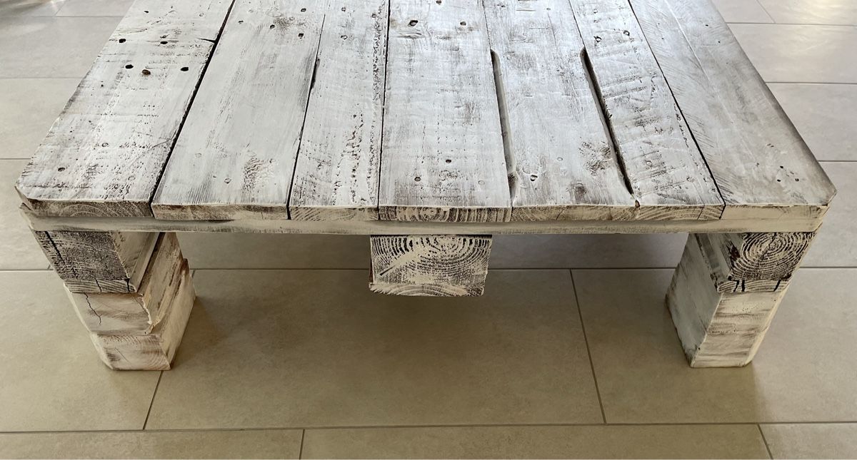 Tische: Vintage Couchetisch 90x90cm – Gebraucht aus Morschach von Butterbrot9000 1