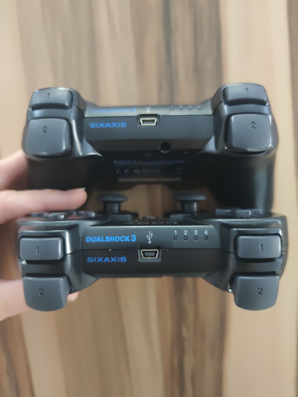 Sony Manettes: 2x Sony Dualshock 3 Sixaxis Controller PS3 schwarz gebraucht – D'occasion à Worben par rog_z89z 1