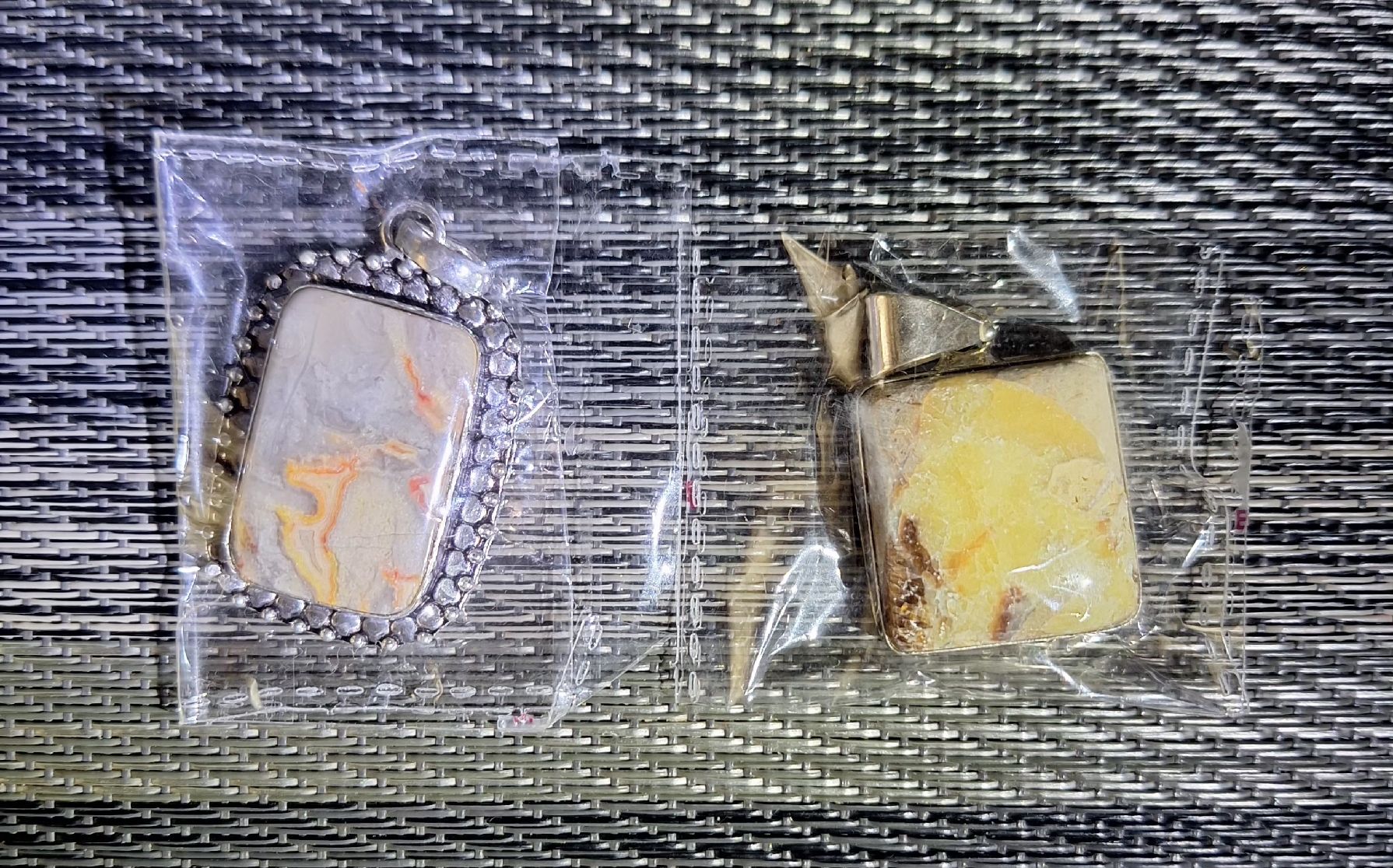 Ciondoli: a vendre pendentif  – Nuovo e nell'imballaggio originale da Estavayer-le-Lac venduto da dor_q6y8