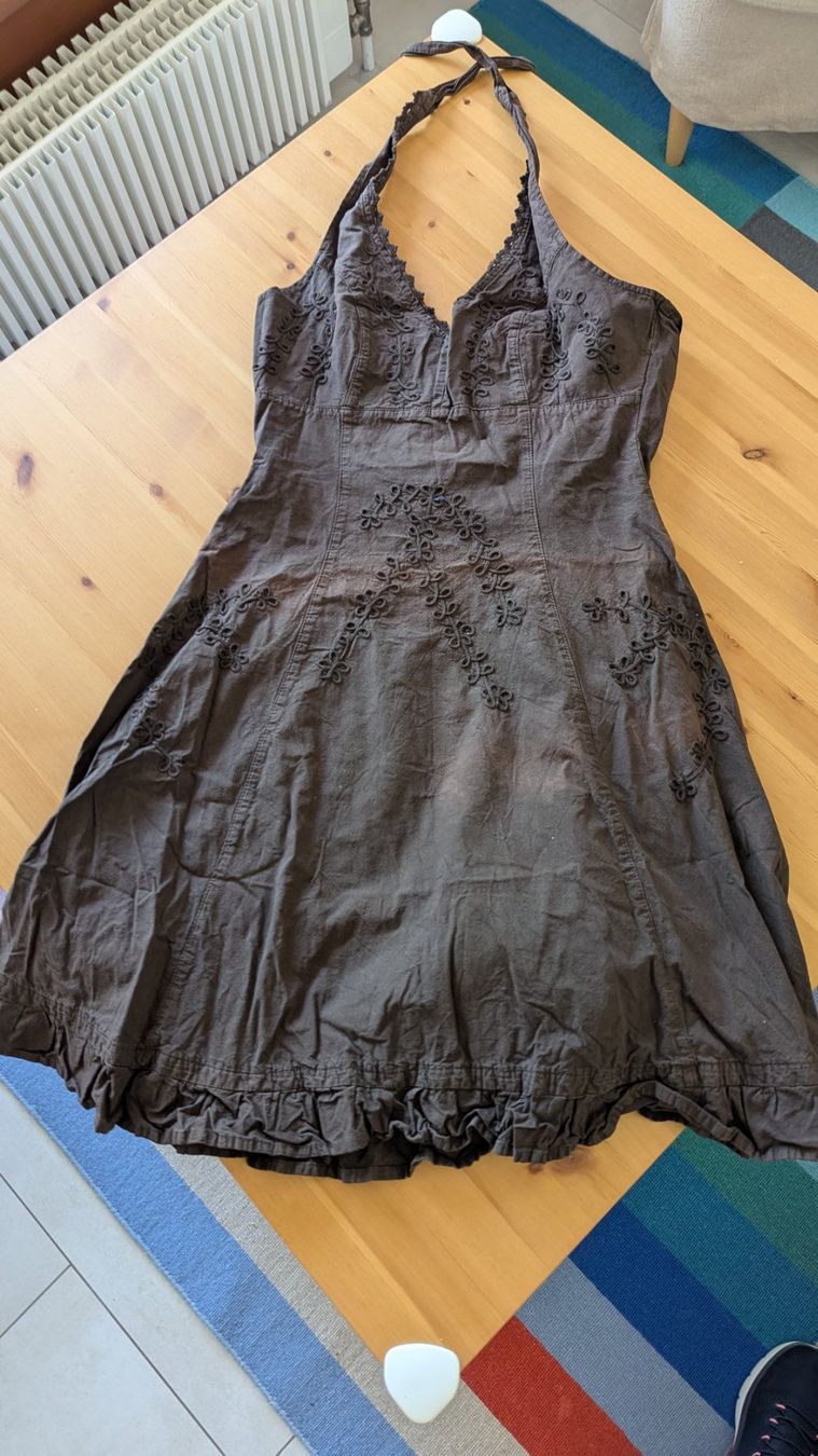 Kleider: Robe dos nu brodée – Gebraucht aus Pully von dia_6tzd
