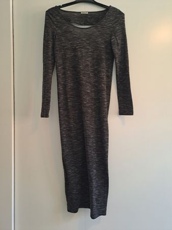 Elegantes langärmiges Kleid - offenem Rückenmuster Grösse S