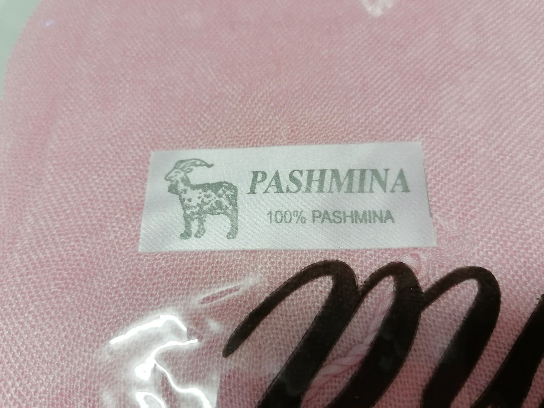 Foulard & Sciarpe: Weiche Pashmina Schal rosa – Nuovo e nell'imballaggio originale da Zollikofen venduto da Blackie 1