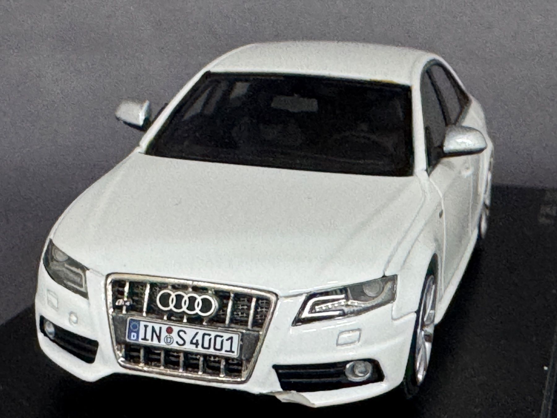 Audi Modellini d'auto: Audi S4 Limusine 1:43 – Usato da Luzern venduto da aa43modelcars-Luzern 1