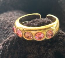 Ring goldfarben mit rosa Steinen verstellbar guter Zustand