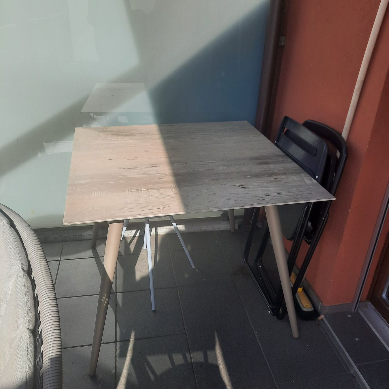 Hunn Tavoli: Hunn table 80/80 Kapstadt – Usato da Yverdon-les-Bains venduto da afu_gl6j