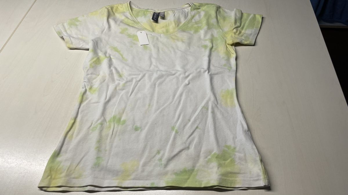 Camicette, T-shirt & Top: T- Shirt mit Batikmuster, Grösse 36, neuwertig – Nuovo (secondo la descrizione) da Neuenkirch venduto da balani