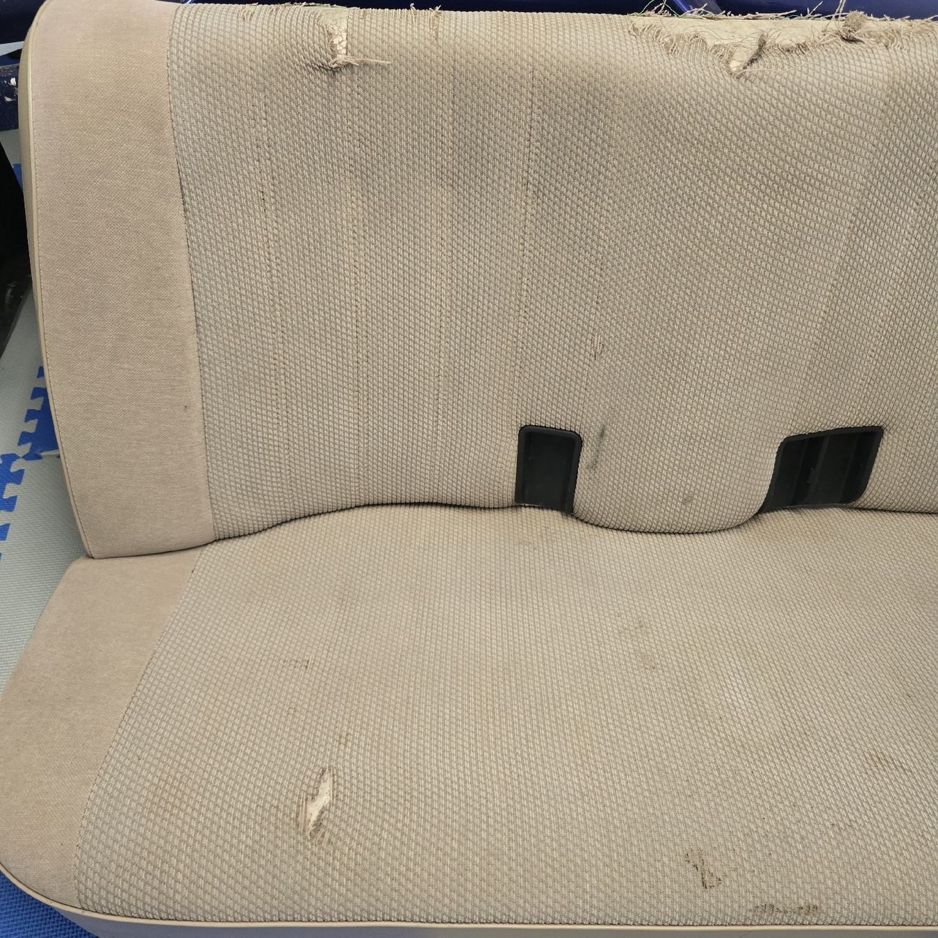 BMW Tutti pezzi di ricambio auto: BMW E30 Rücksitzbank / Rücksitzpolster original  – Usato da Wangs venduto da Restposten.Garage 4