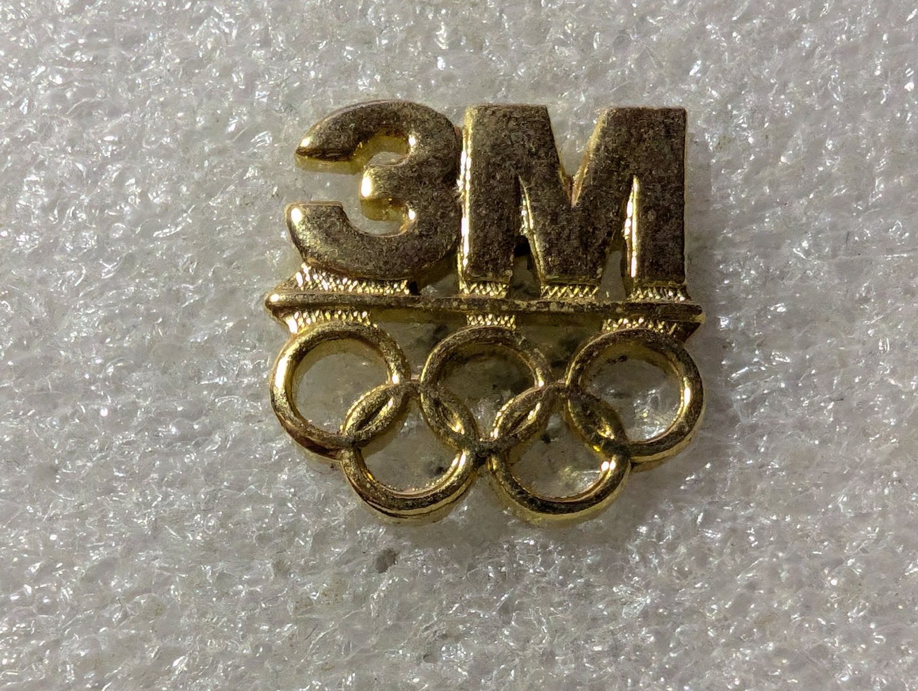 Placchette & Badge: Ansteckpin 201: 3M x Olympia – Usato da Oppligen venduto da Pin-Fall-Shop
