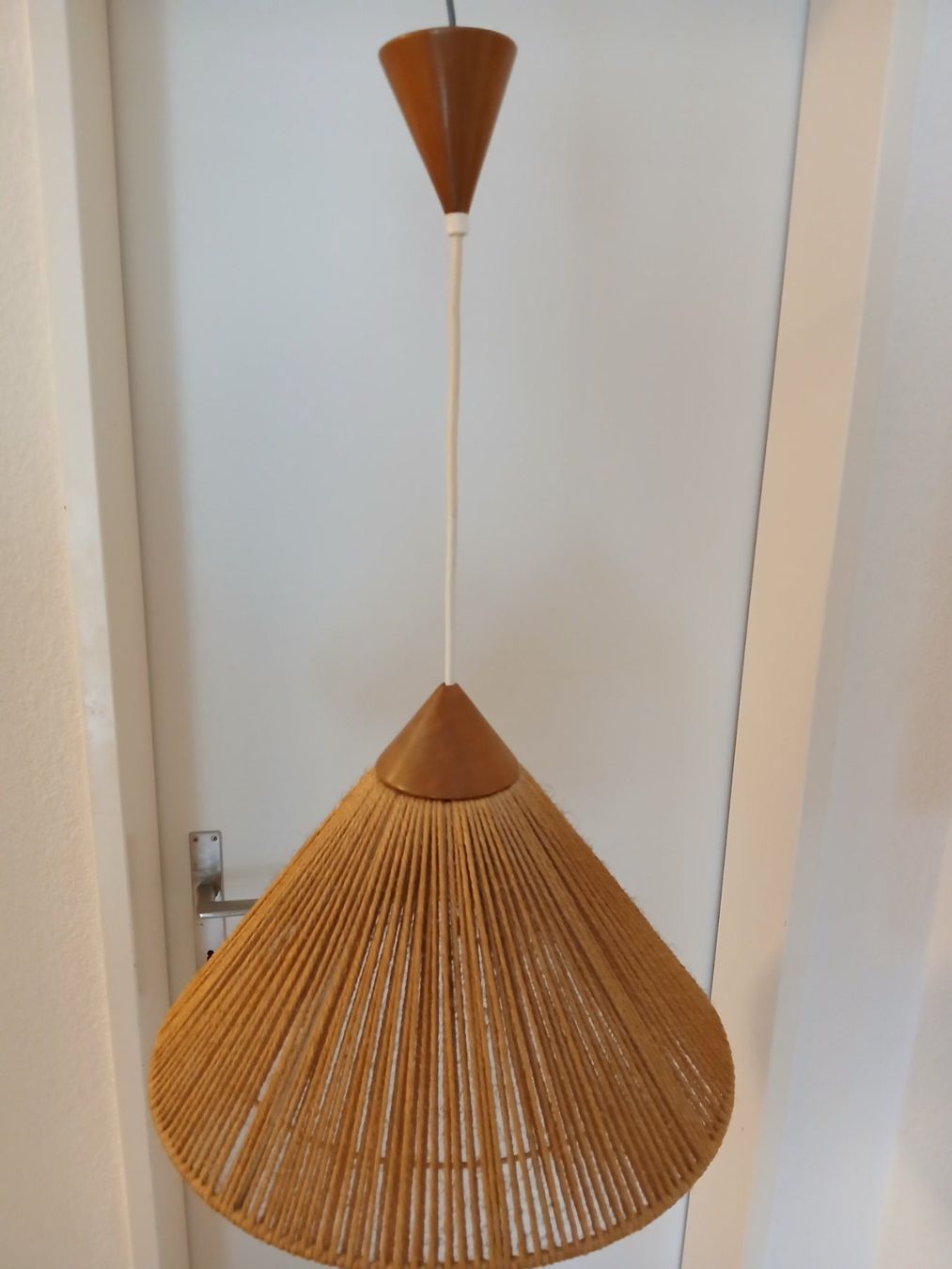 Temde Leuchten Lampadari & plafoniere: Seltene Temde Deckenleuchte 60er Holz mit Sisal – Usato da Zumikon venduto da Vollvintage 9