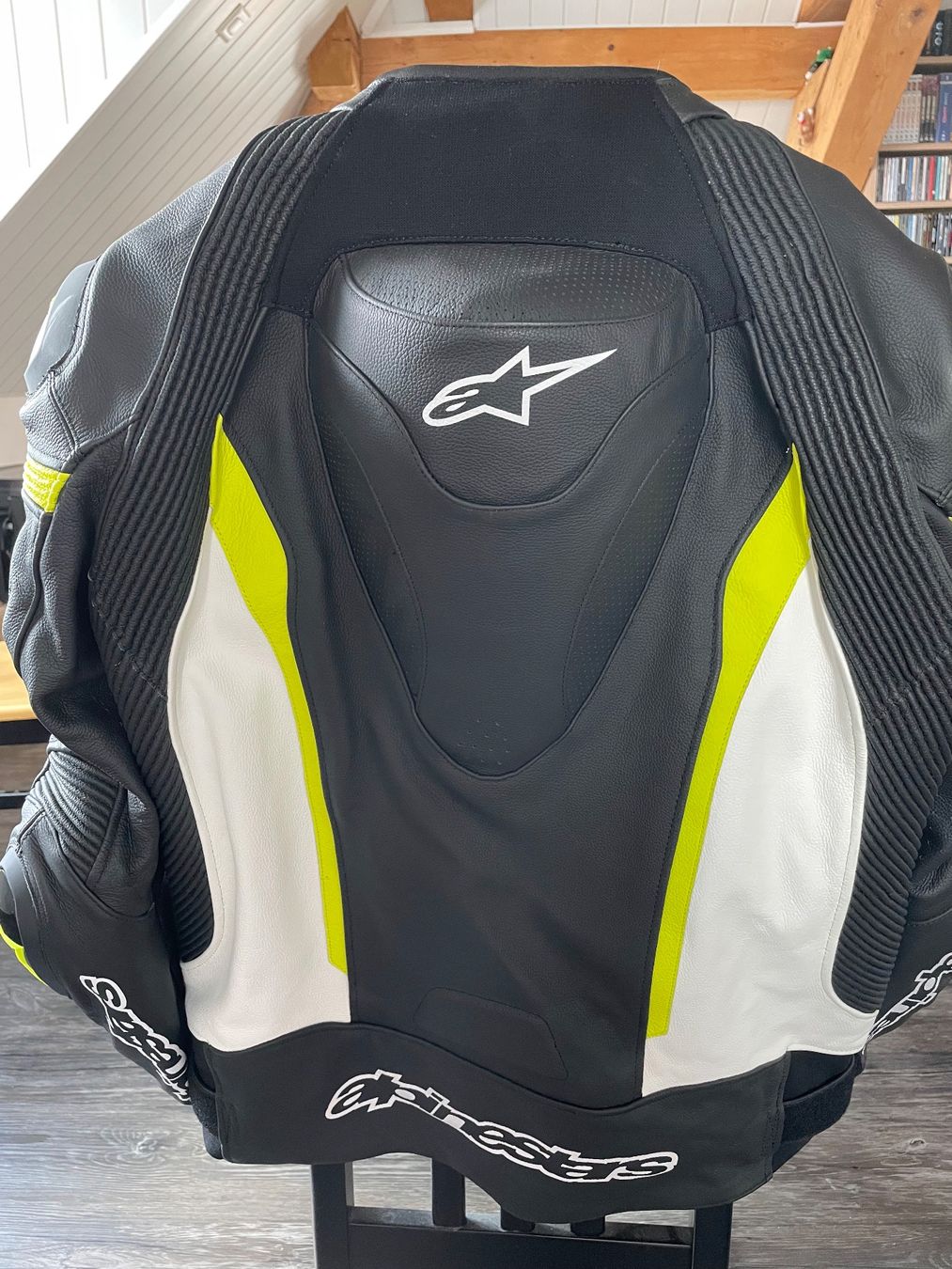 Alpinestars Giacche: Veste cuir moto Alpinestars – Nuovo (secondo la descrizione) da Les Breuleux venduto da r_m_m2x9 8