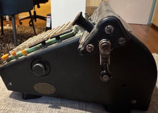 Tutte le macchine: Monroe 100-135 Volt elektrische Rechenmaschine – Usato da Bergdietikon venduto da Alter50 1