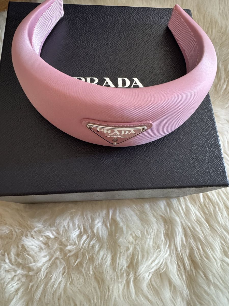 Prada Accessori per capelli: Serre tête prada neuf – Usato da Lausanne venduto da Meganelausanne