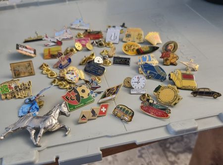 Konvolut von Pins und Anstecknadeln, tolle Sammlung!