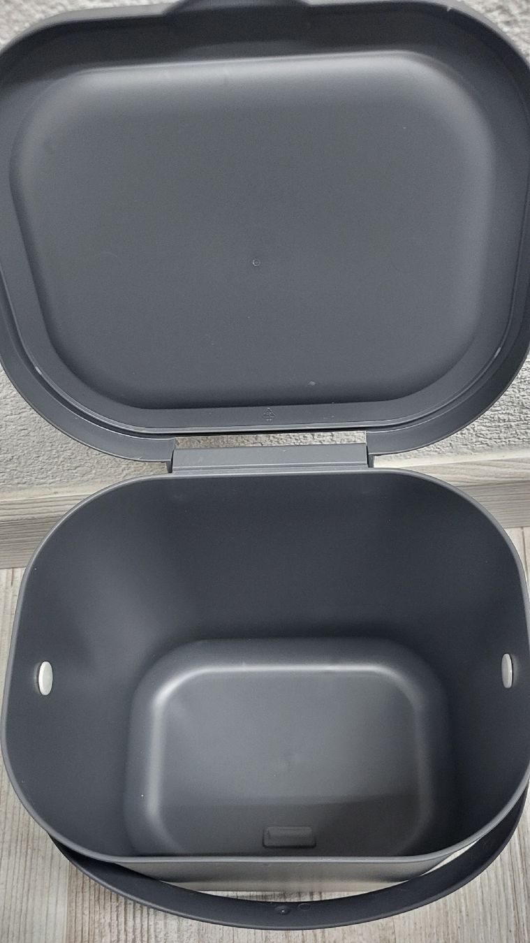 Contenitori & Simili: 2 contenitori per riciclaggio – Usato da Giubiasco venduto da fas_b82x 1