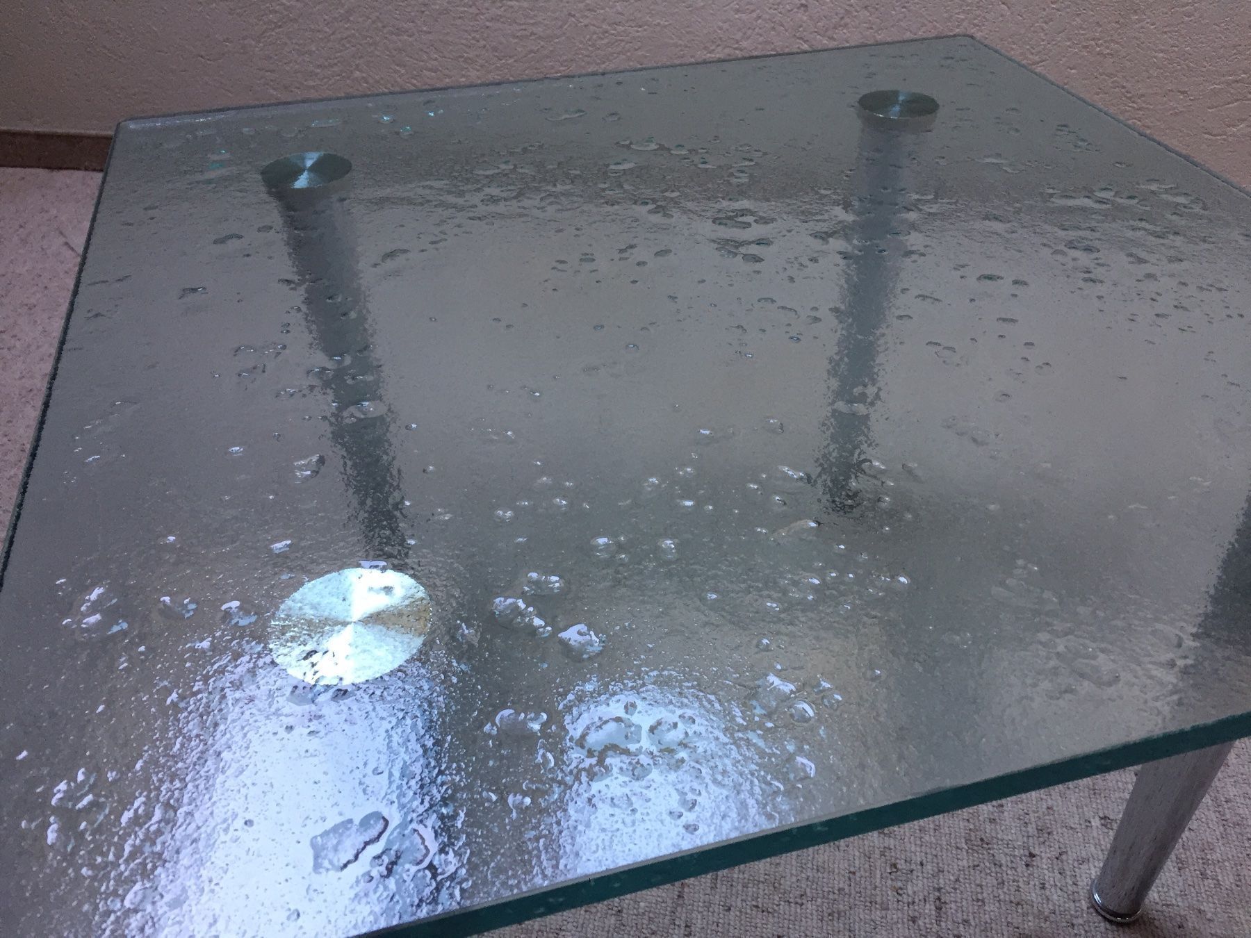 Tables: Tisch klein, Glastisch quadratisch – D'occasion à Oberdorf BL par Sandan125 1
