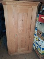 Antiker Schrank Tannenbaum