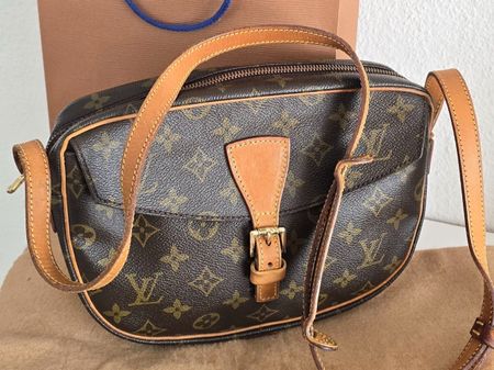 Louis Vuitton Jeune Fille Umhängetasche Monogram Canvas