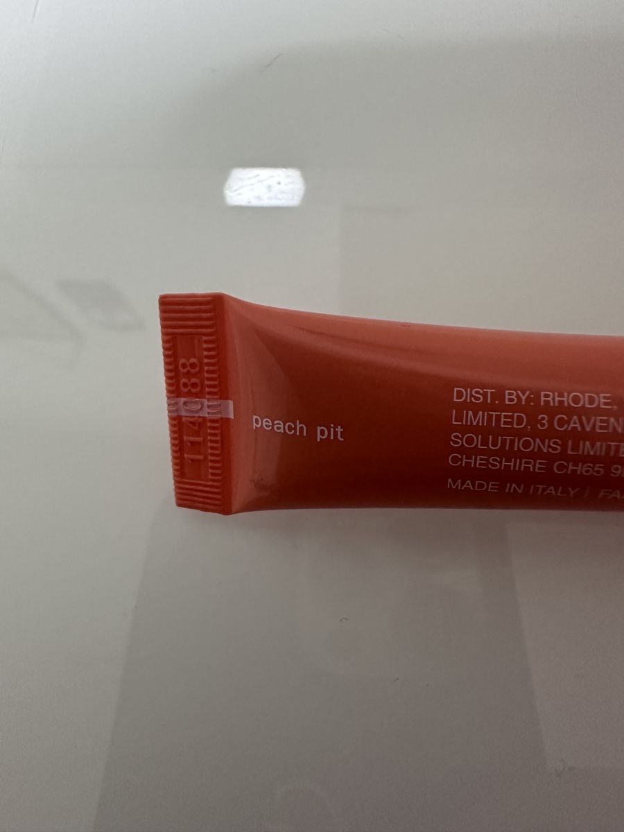 Make-up: Rhode Peptide Lip Tint "Peach Pit – Nuovo (secondo la descrizione) da Oberurnen venduto da nes_8xqt 1