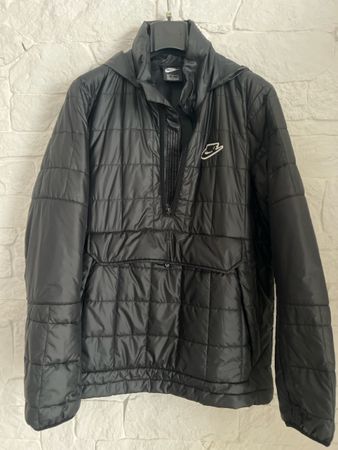 Veste Nike noire avec capuche taille M bon état