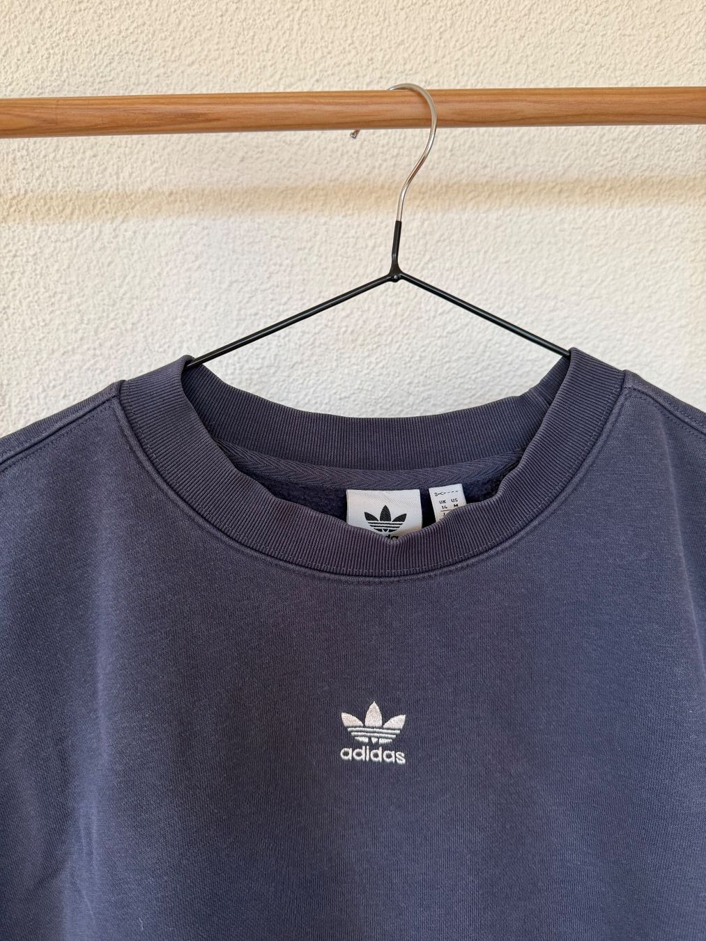 Adidas Pullover & Sweatshirts: Adidas Sweatshirt blau Gr. 40 – Gebraucht aus Kloten von ble_78dj 4