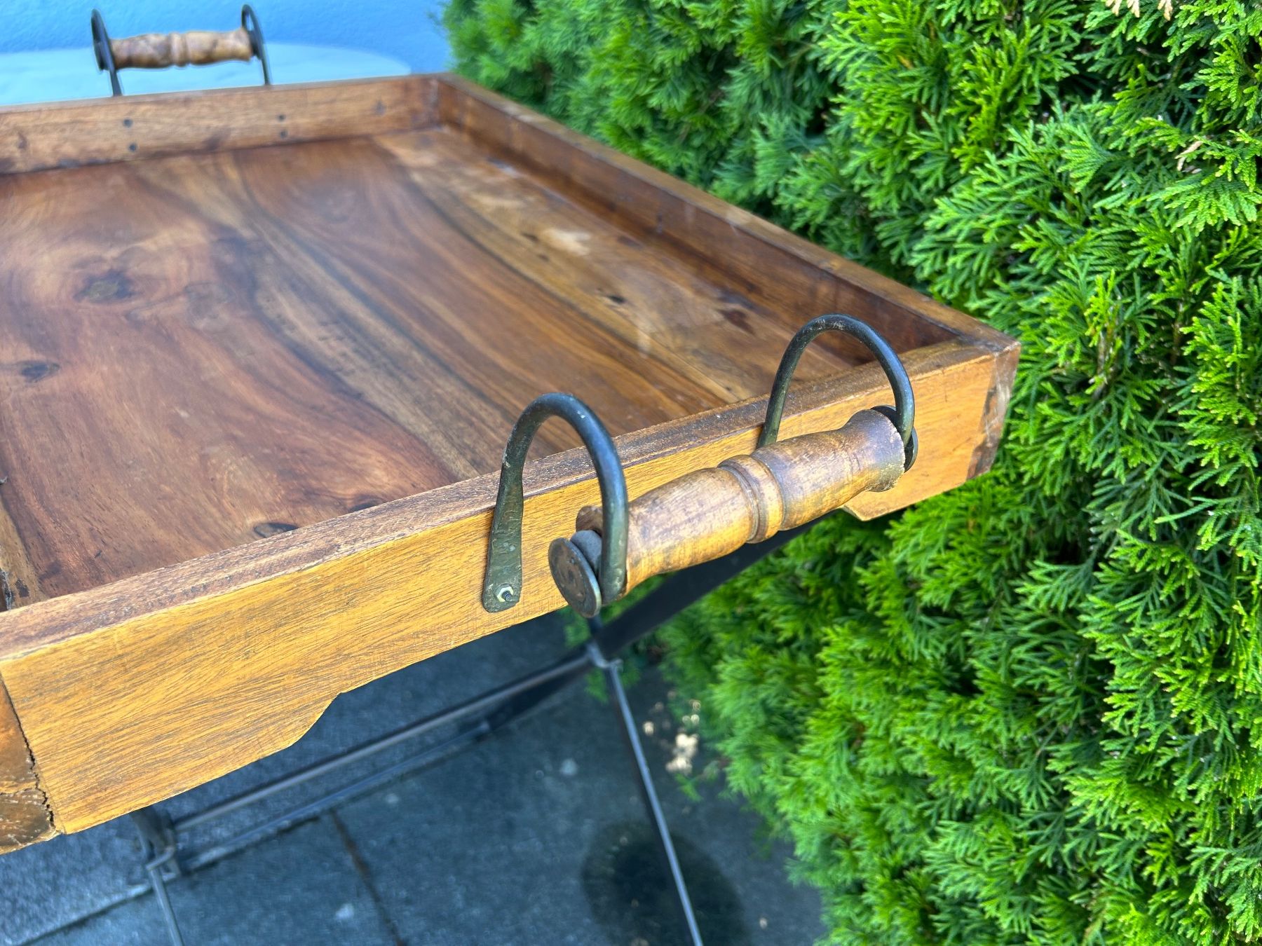 Tische: Beistelltisch mit Holztablett – Gebraucht aus Geroldswil von BluesOne 2