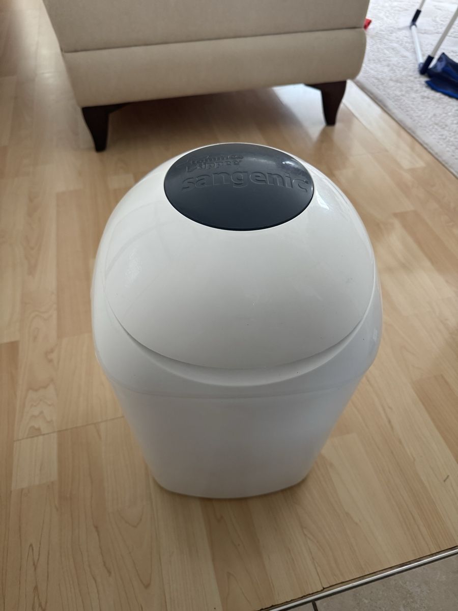 Secchi per pannolini & Pannolini: Tommee Tippee Nappy/Diaper Disposal System Plus Refills – Usato da Bassecourt venduto da gaz_ss9g