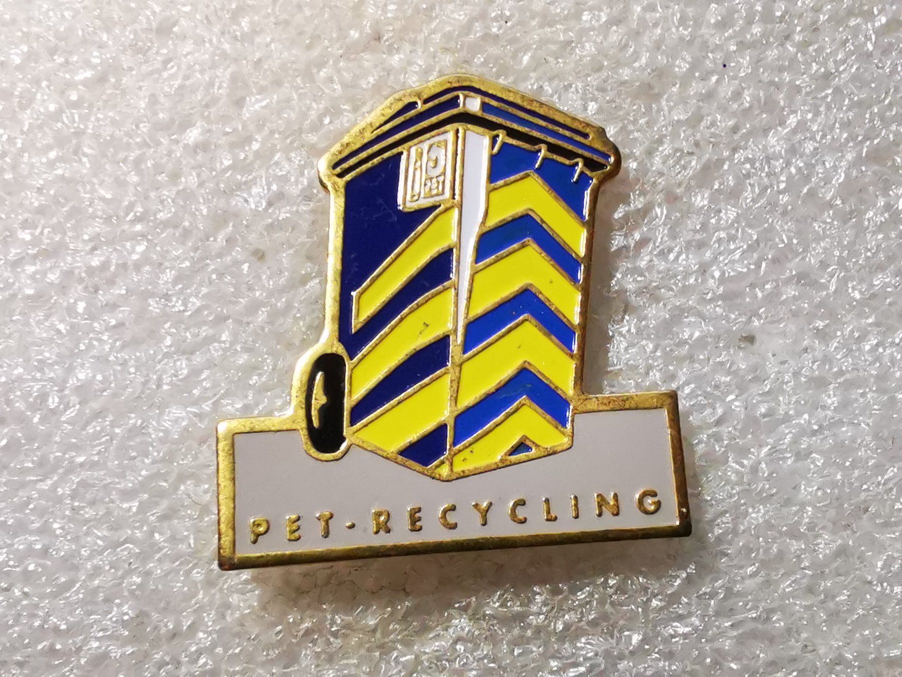 Placchette & Badge: Ansteckpin 54: Pet Recycling – Usato da Oppligen venduto da Pin-Fall-Shop