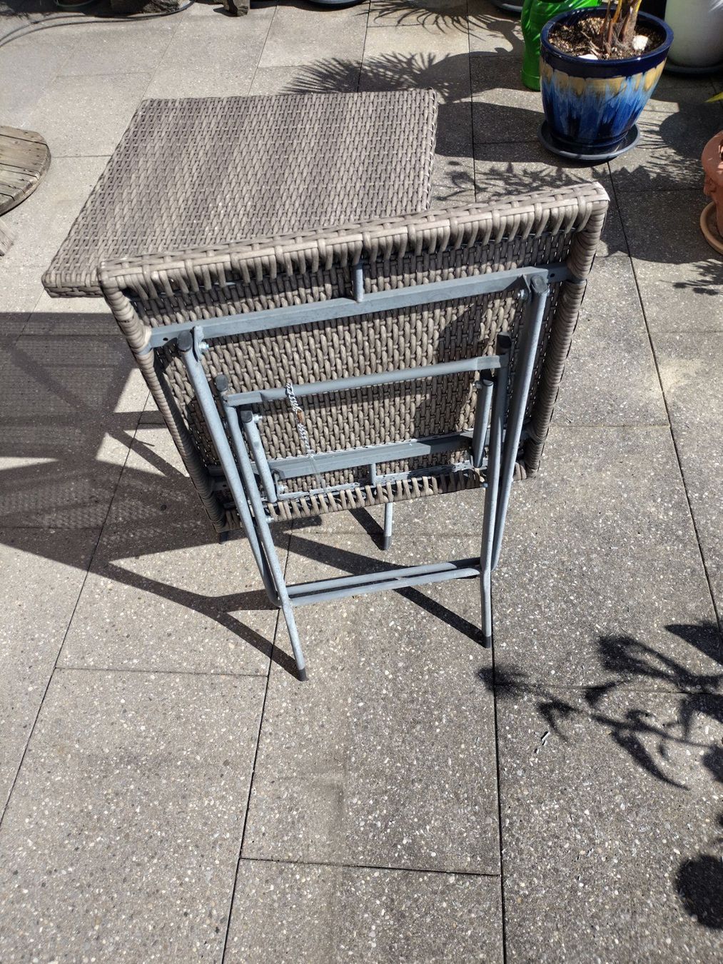 Tischset: Klappstuhl und Tisch – Gebraucht aus Hausen am Albis von Adiwettstein 5