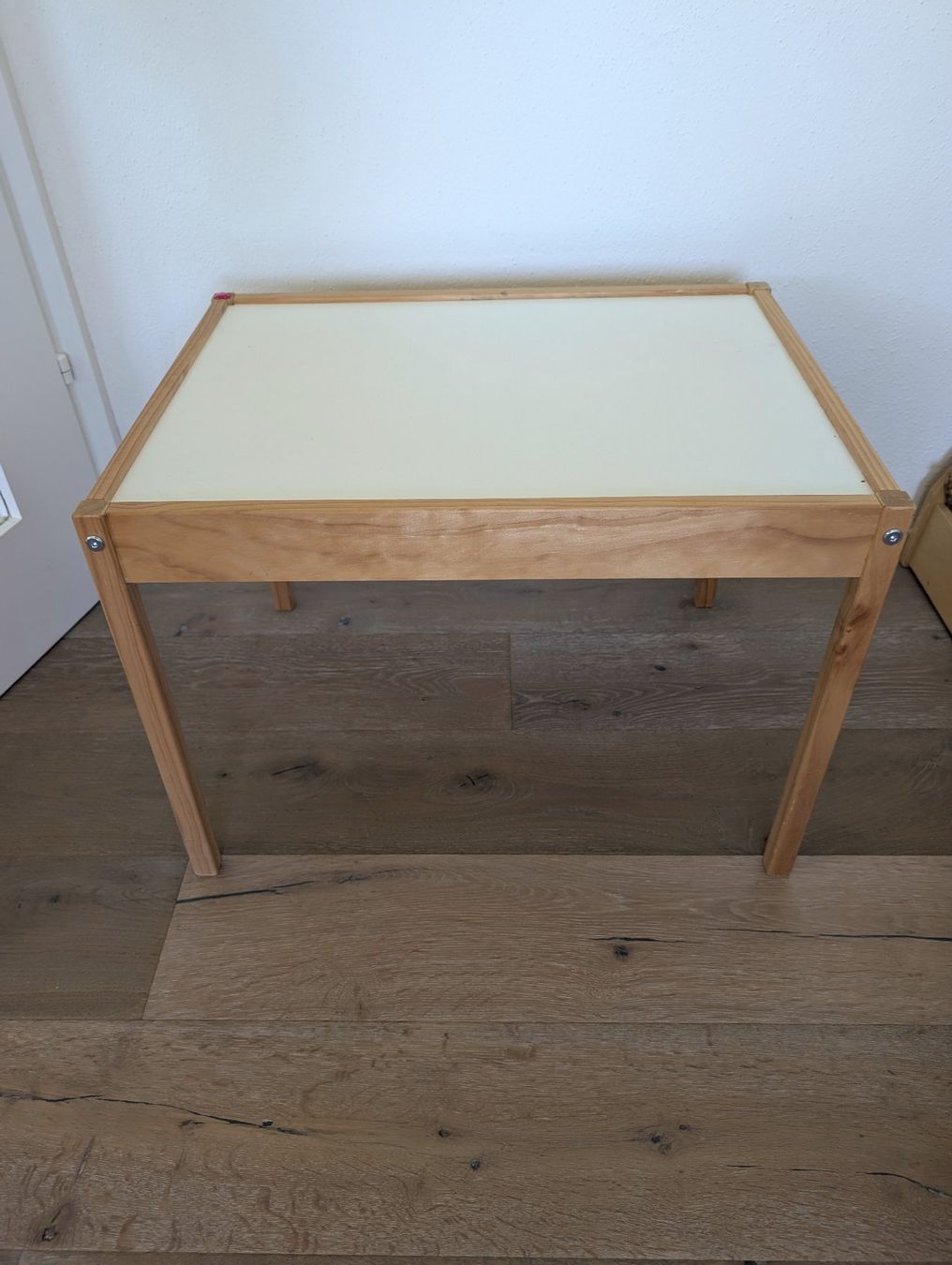 Set di tavolo e panche: Kinderspielstuhl – Usato da Neuhausen venduto da Mhmh 1