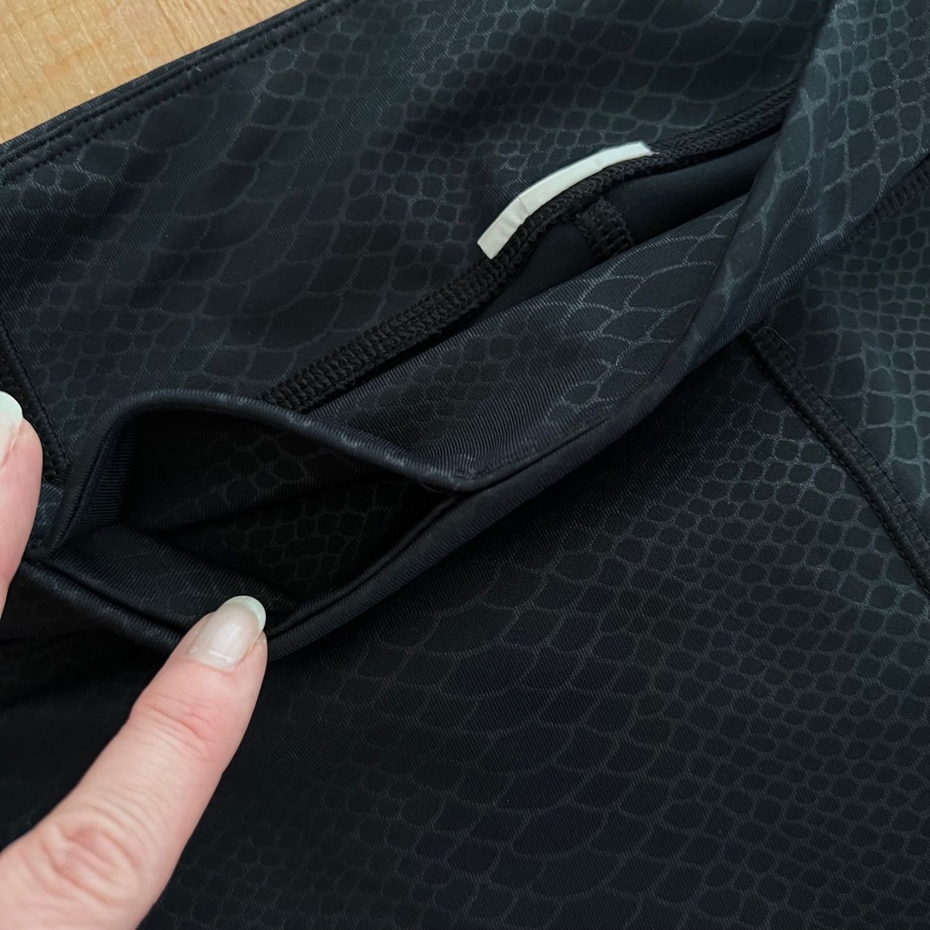Under Armour Leggings: Leggings de sport Under Armor – Usato da Pully venduto da sunaddict 2
