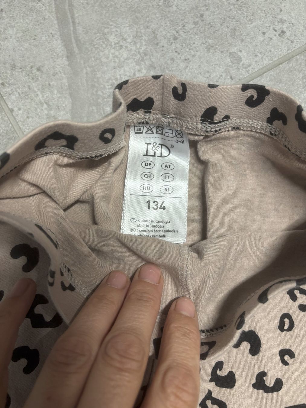 Pantalons: Leggings short stretch 134 – D'occasion à Salvenach par gwenwywar 1