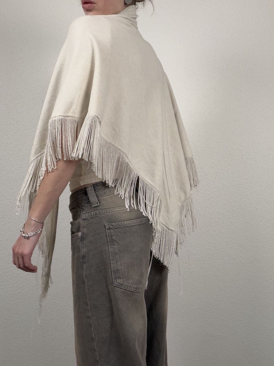 Foulard & Sciarpe: Minority fringe scarf – Usato da Knonau venduto da Grapesvintage 4