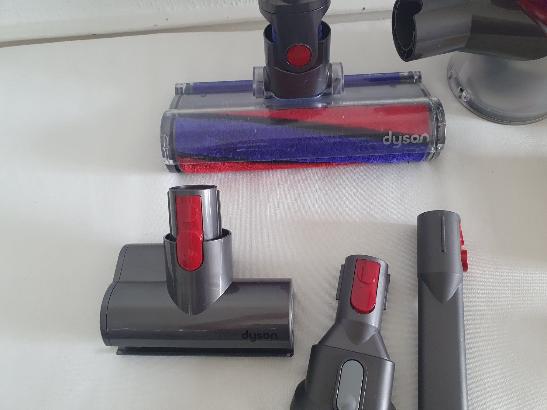 Dyson Aspirapolveri & Accessori: Dyson V7 fluffy, spécialisé pour les sols durs – Usato da Lausanne venduto da Af2016 3