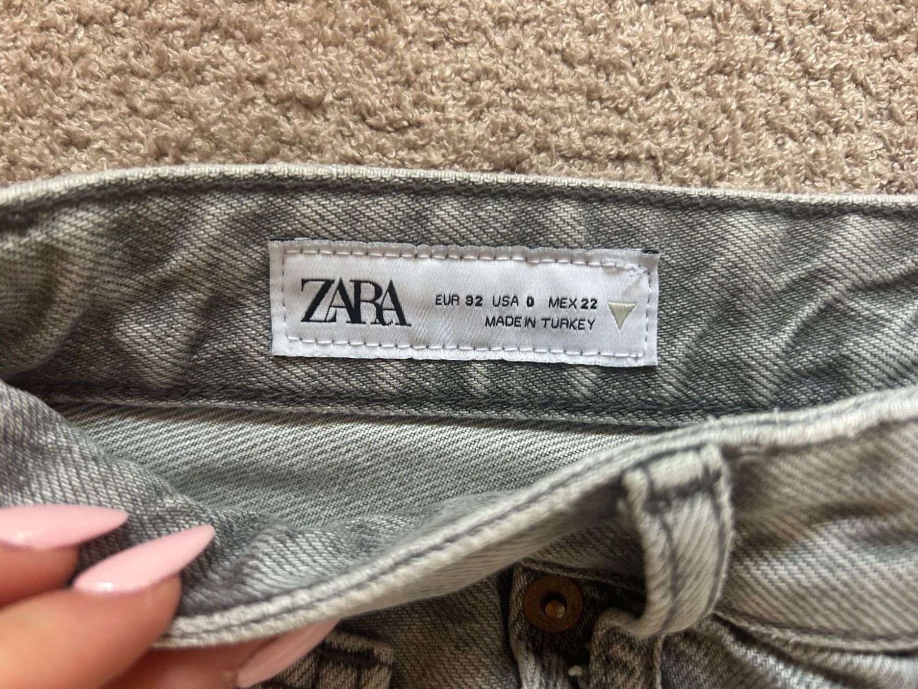 Zara Jeans: Zara Jeans Hellgrau – Usato da Frauenfeld venduto da hannamaria29 3