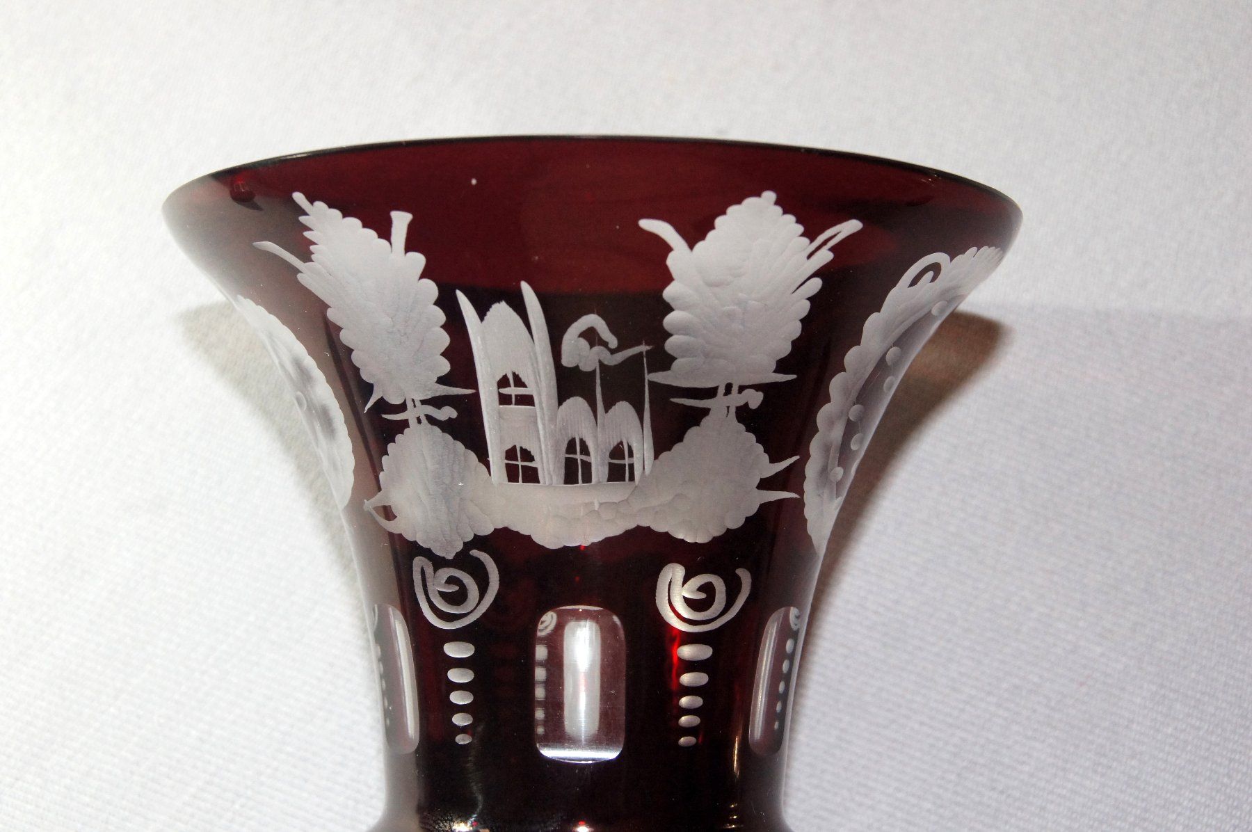 Vasi & Recipienti: Antike Vase aus rotem Überfangglas – Usato da Geroldswil venduto da ARTEFACTO 3