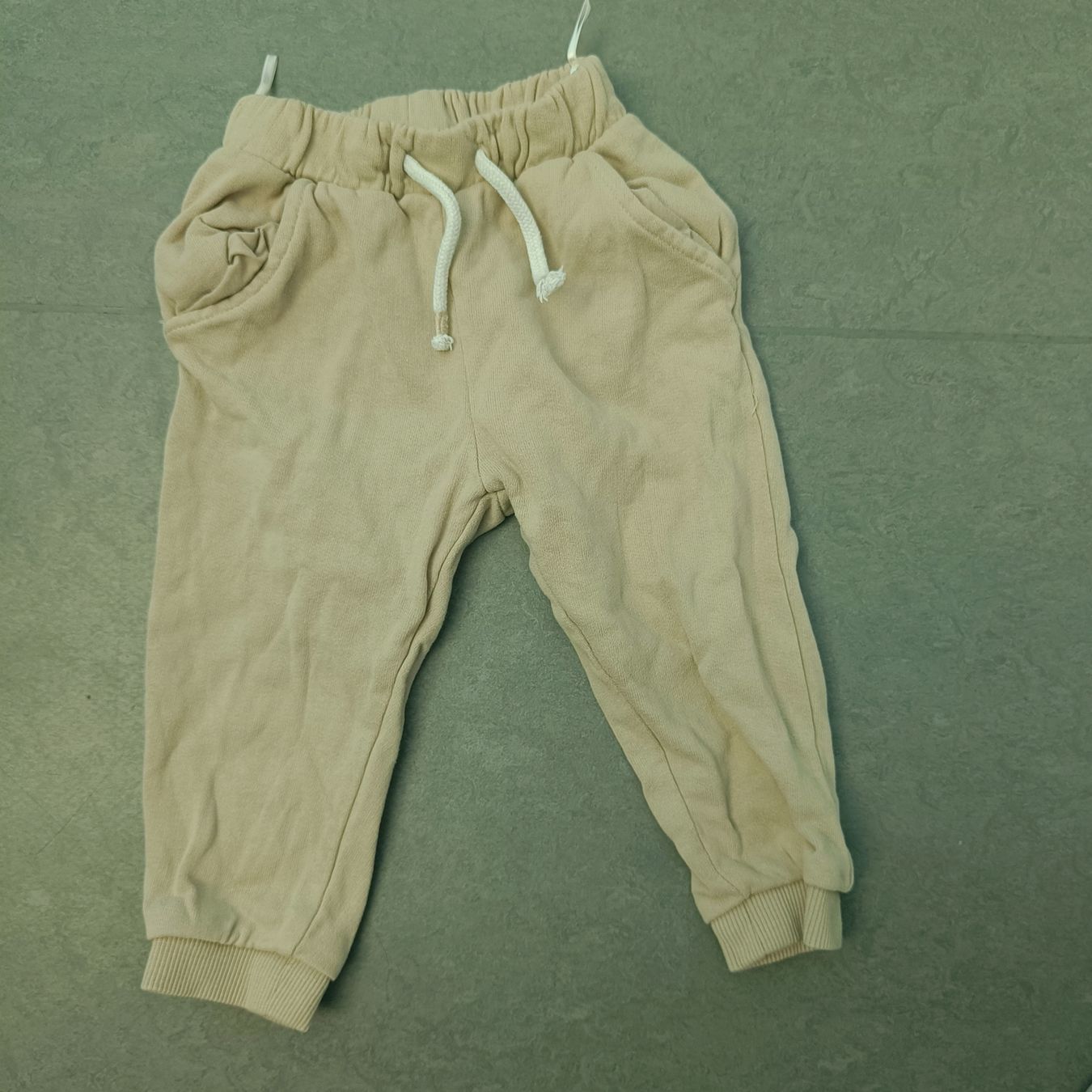 Pantalons: Hose Grösse 86 – D'occasion à Jaberg par urig17.