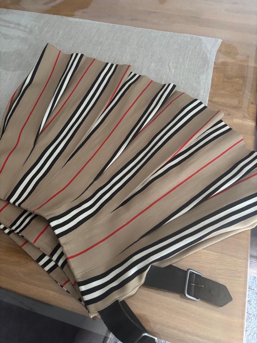 Burberry Röcke: Burberry Faltenrock Rock – Gebraucht aus St.Gallen von Arena72 2