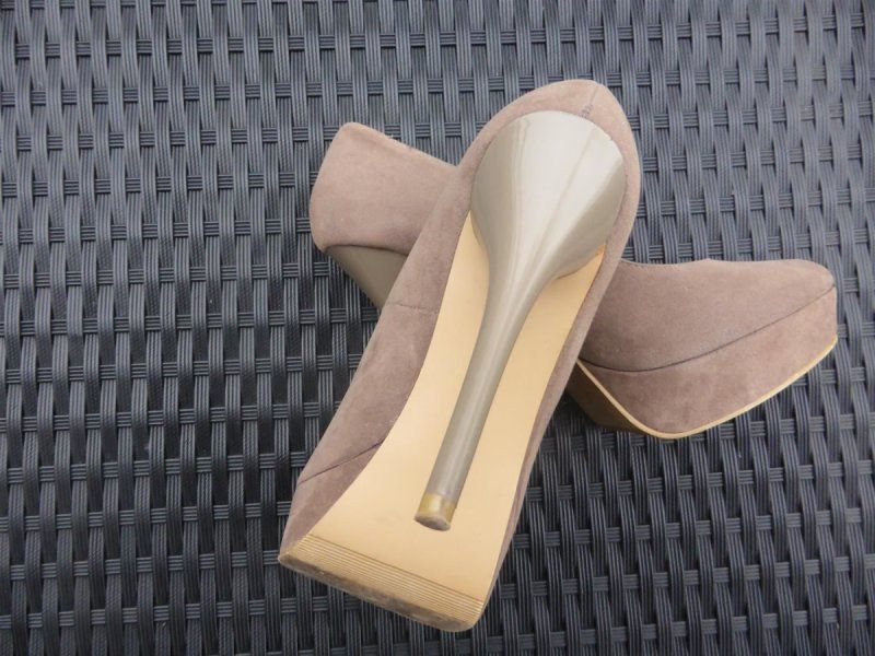 Scarpe da donna: High Heels / Pumps, apricot, Gr.39 – Usato da Schübelbach venduto da Dolly990_2 2