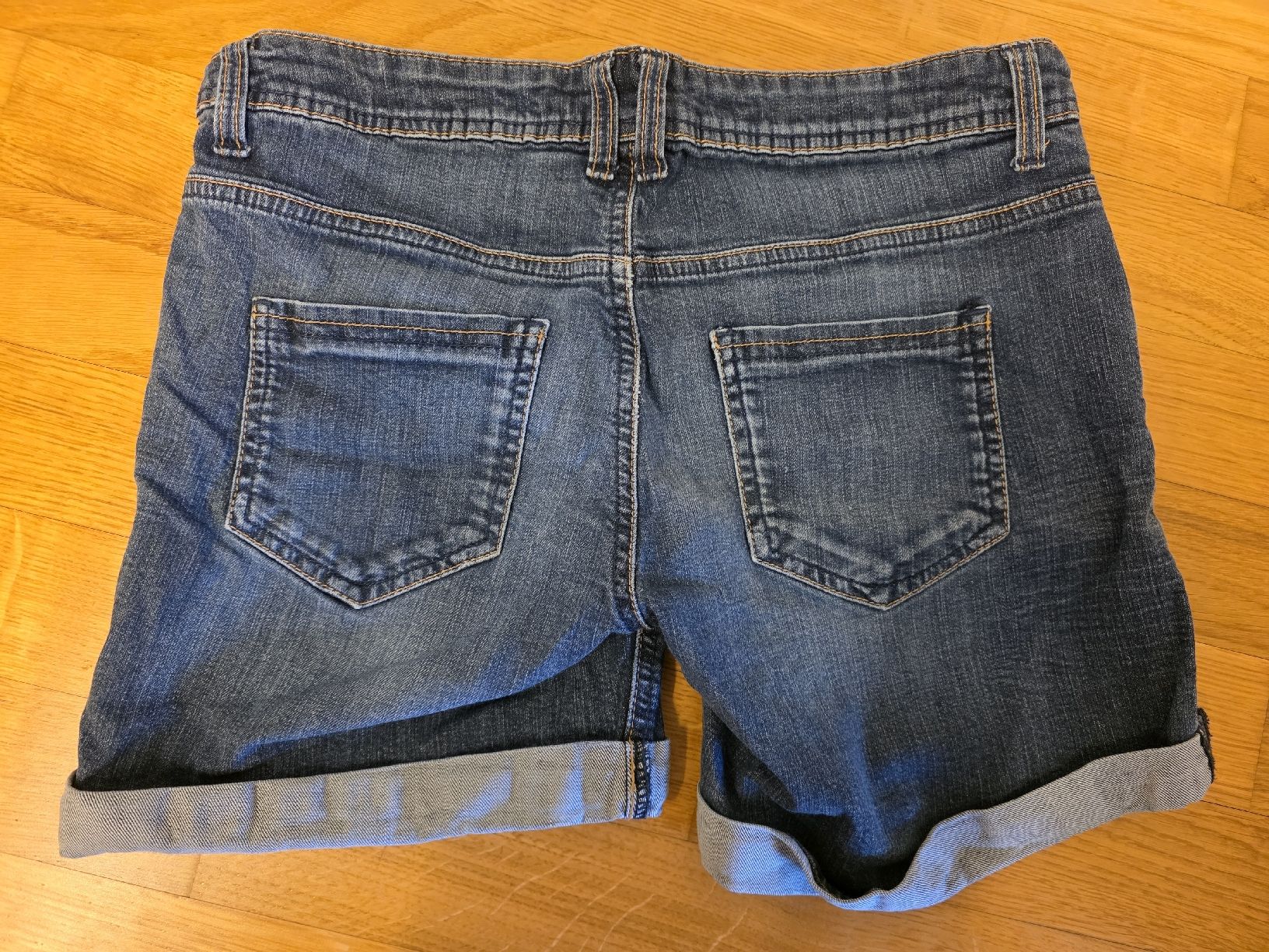 Jeans: Kurze Jeans Damen – Gebraucht aus Rothrist von Dip306 2