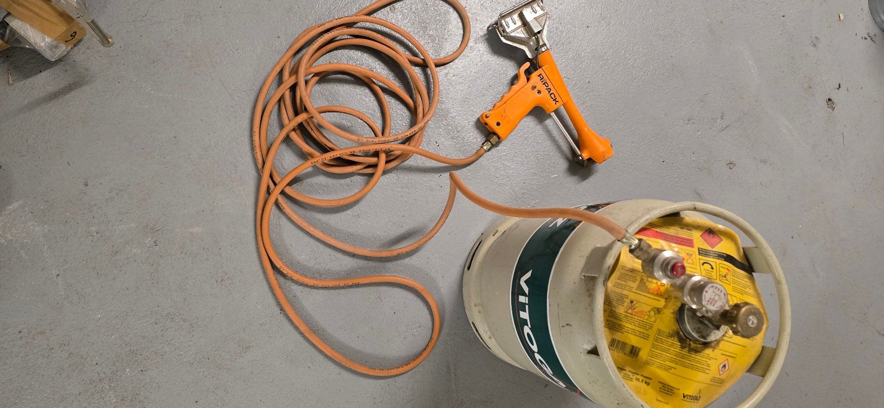 Tutti gli attrezzi: RiPACK Handschrumpfgerät inkl. Schrumpfhüllen – Usato da Uetliburg SG venduto da SUGORI 1