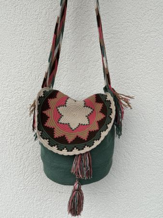 Tasche gehäkelt petrol mit bunten Fransen neuwertig