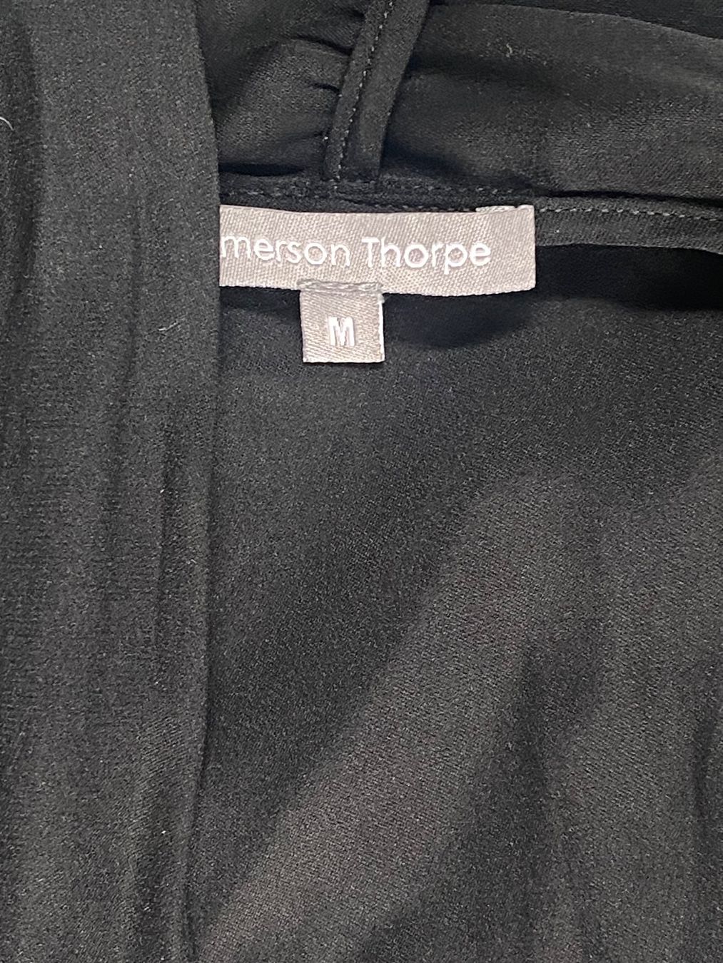 Top: Top schwarz von Enerson Thorpe 38 – Nuovo (secondo la descrizione) da Chur venduto da simhofstr 2