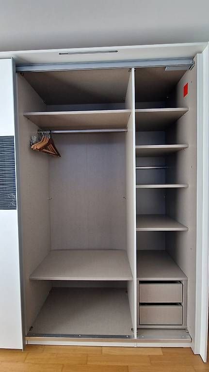 Armoires: Moderner Schlafzimmerschrank – D'occasion à Sisseln AG par Andreas.Wa 3