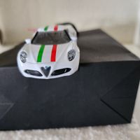 Alfa Romeo 4C Weiss Italia Streifen neu 1.64 Hotwheels